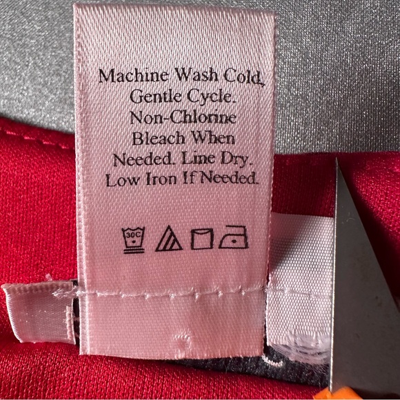 NWOT Coldwater Creek red rose floral print dress with flutter sleeves - Picture 8 of 8